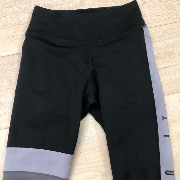 Nike Women’s Black & Gray 'Just Do It' Athletic Leggings - Picture 6 of 6